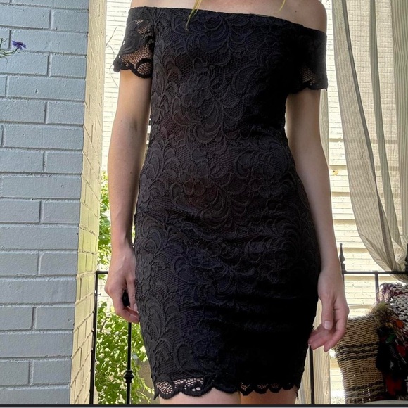 NWT Forever 21 Black cocktail Lace Dress with off shoulder sleeves Size M - Picture 2 of 8